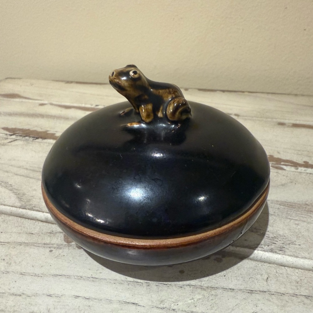 Vintage Ceramic Asian Design Dark Glossy Glazed Charming Frog Round Trinket Box